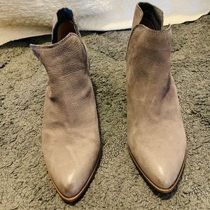 Women’s Size 10 Frye Booties